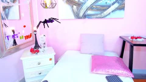 Snapshot of emmaa_sandoval chatting on 10-16-25, 05:36 Emma online show from 10-16-25, 05:36