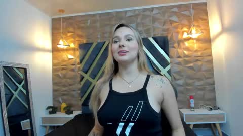 Snapshot of emmaa_white_ chatting on 09-20-25, 05:14 EMMA online show from 09-20-25, 05:14
