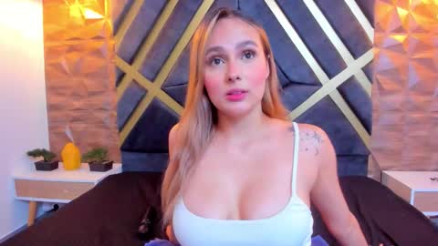 Snapshot of emmaa_white_ chatting on 10-09-25, 05:44 EMMA online show from 10-09-25, 05:44