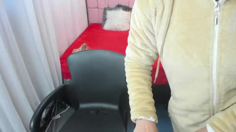 Snapshot of emmaaevans_ chatting on 01-20-25, 11:56 Emma Evans online show from 01-20-25, 11:56