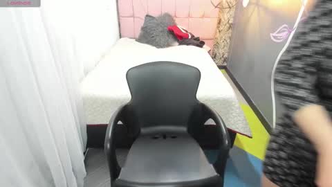 Snapshot of emmaaevans_ chatting on 02-14-25, 06:29 Emma Evans online show from 02-14-25, 06:29