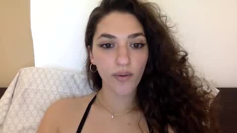 Snapshot of emmababy2322 chatting on 01-29-25, 08:14 Emma online show from 01-29-25, 08:14