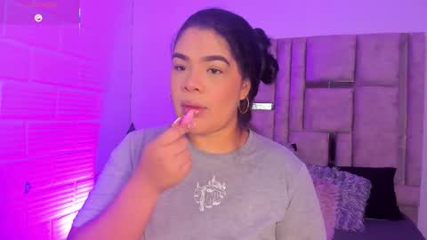 Snapshot of emmabecket2 chatting on 01-11-26, 03:44 emma becket online show from 01-11-26, 03:44