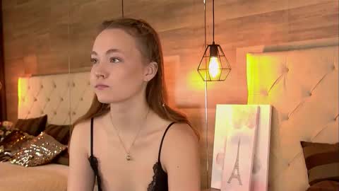 EmmaCamm online show from 11-18-25, 09:36