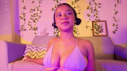 Snapshot of emmaconneer chatting on 10-25-25, 01:35 Emma online show from 10-25-25, 01:35