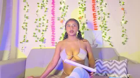 Snapshot of emmaconneer chatting on 11-28-25, 03:04 Emma online show from 11-28-25, 03:04