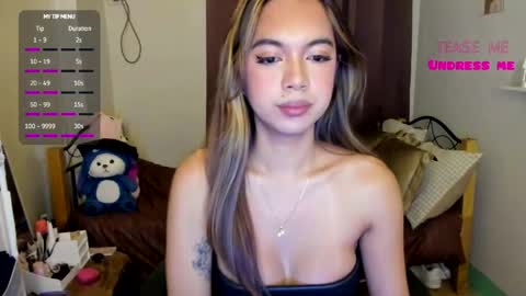 Snapshot of emmacoxx24 chatting on 05-14-26, 10:05 SweetGirlEmma online show from 05-14-26, 10:05