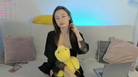 Snapshot of emmacrown chatting on 12-05-25, 04:43 Emma online show from 12-05-25, 04:43