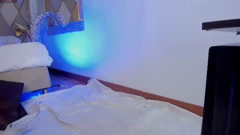 Snapshot of emmaduque chatting on 06-29-26, 10:10 Emma Duque online show from 06-29-26, 10:10