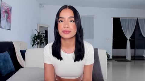 Snapshot of emmaellis chatting on 01-14-25, 03:53 valentina online show from 01-14-25, 03:53