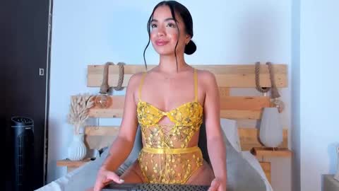 Snapshot of emmaellis chatting on 02-26-25, 04:58 valentina online show from 02-26-25, 04:58