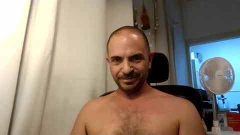 Snapshot of emmagold123 chatting on 06-10-26, 05:12 Ariel online show from 06-10-26, 05:12