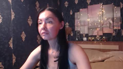 EmmaGoldX online show from 10-17-25, 10:18