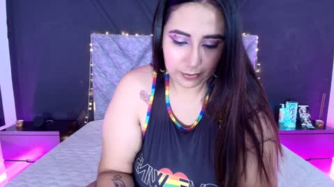Snapshot of emmajohnss chatting on 01-25-25, 02:58 Emma online show from 01-25-25, 02:58