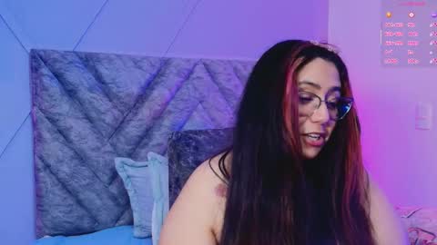 Snapshot of emmajohnss chatting on 10-12-25, 03:38 Emma online show from 10-12-25, 03:38