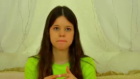 Snapshot of emmalandau chatting on 06-23-26, 11:19 Emma online show from 06-23-26, 11:19