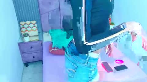 Snapshot of emmalodgge chatting on 12-13-25, 08:47 emmaLogge online show from 12-13-25, 08:47