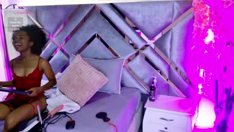 Snapshot of emmalove01 chatting on 05-19-26, 02:40 emmalove01 online show from 05-19-26, 02:40