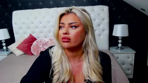 Emma Mavis online show from 12-29-24, 08:55