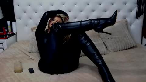 Emma Mavis online show from 04-10-26, 07:35