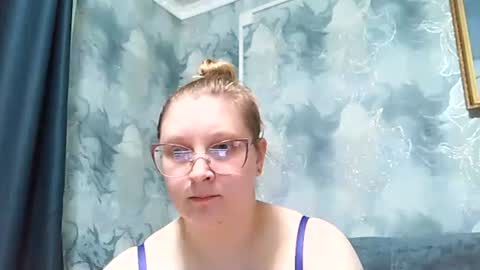Snapshot of emmamelody944534 chatting on 06-02-26, 05:15 emmamelody online show from 06-02-26, 05:15