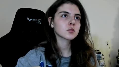 Snapshot of emmamon chatting on 01-06-26, 01:37 Emma online show from 01-06-26, 01:37