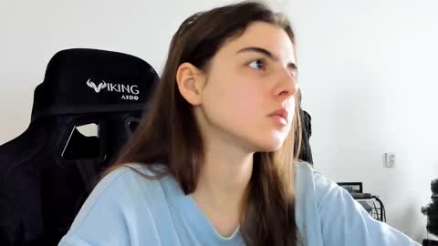 Snapshot of emmamon chatting on 01-13-26, 10:20 Emma online show from 01-13-26, 10:20