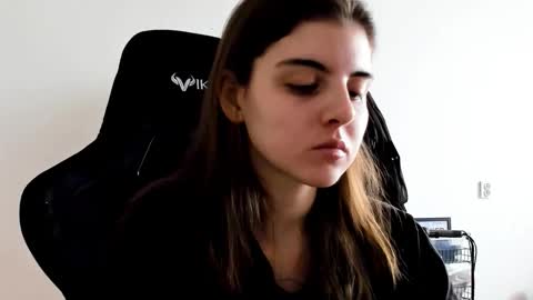 Snapshot of emmamon chatting on 02-10-26, 09:13 Emma online show from 02-10-26, 09:13