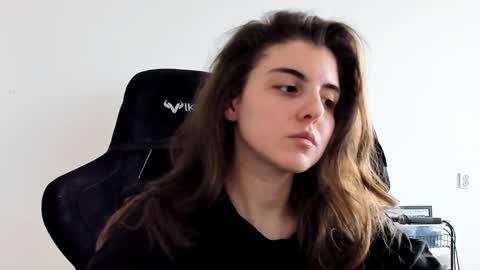 Snapshot of emmamon chatting on 02-11-26, 11:48 Emma online show from 02-11-26, 11:48