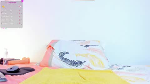 Snapshot of emmarogers_ chatting on 01-28-25, 06:49 Emma Rogers online show from 01-28-25, 06:49