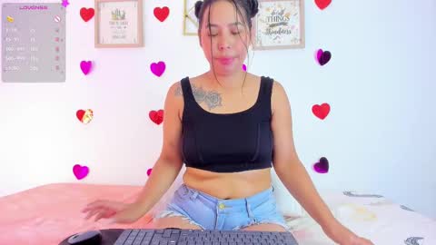 Snapshot of emmarogers_ chatting on 02-20-25, 12:47 Emma Rogers online show from 02-20-25, 12:47