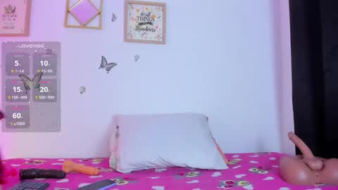 Snapshot of emmarogers_ chatting on 09-20-25, 05:14 Emma Rogers online show from 09-20-25, 05:14