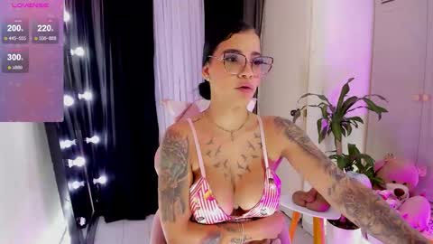 Emma Russell online show from 10-21-25, 03:07