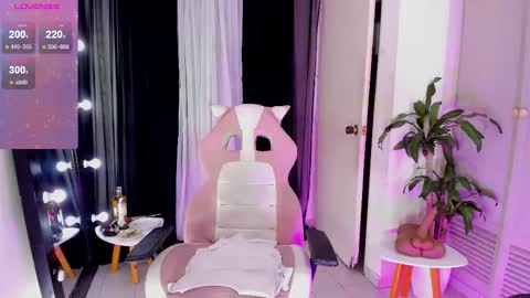 Emma Russell online show from 11-20-25, 11:04