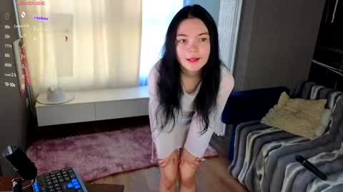 Snapshot of emmasmall chatting on 06-06-26, 06:07 Petite girl Emmy online show from 06-06-26, 06:07