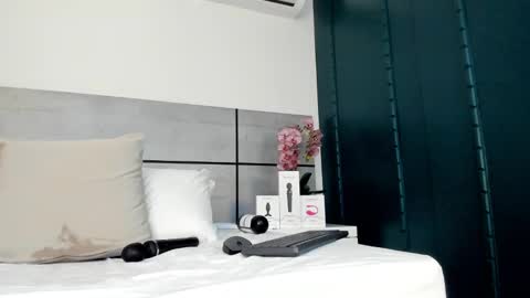 Snapshot of emmasmithh2 chatting on 02-09-25, 08:22 Emma online show from 02-09-25, 08:22