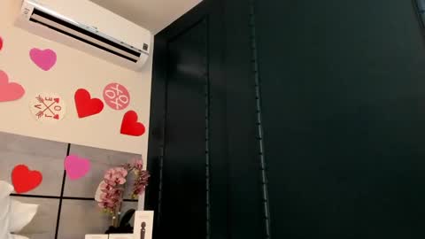 Snapshot of emmasmithh2 chatting on 02-17-25, 05:14 Emma online show from 02-17-25, 05:14