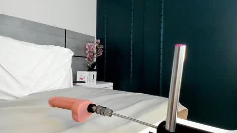 Snapshot of emmasmithh2 chatting on 02-21-25, 08:40 Emma online show from 02-21-25, 08:40