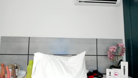 Snapshot of emmasmithh2 chatting on 03-08-25, 05:38 Emma online show from 03-08-25, 05:38