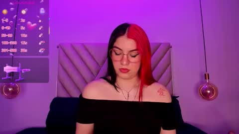 Snapshot of emmaswift1 chatting on 09-09-25, 01:49 Emma online show from 09-09-25, 01:49