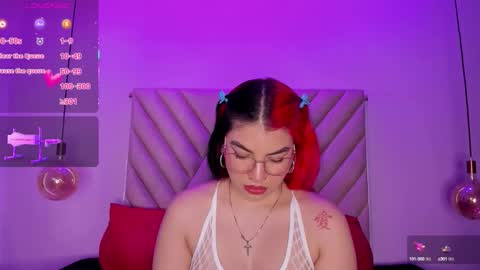 Snapshot of emmaswift1 chatting on 10-09-25, 12:19 Emma online show from 10-09-25, 12:19