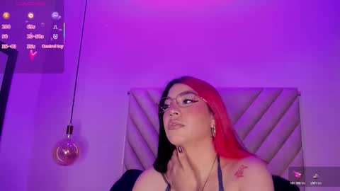 Snapshot of emmaswift1 chatting on 11-17-25, 03:01 Emma online show from 11-17-25, 03:01