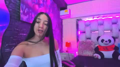 Snapshot of emmateylor chatting on 06-03-26, 01:30 Emma online show from 06-03-26, 01:30