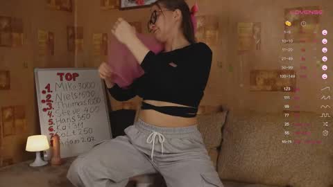 Mia online show from 02-21-25, 05:09