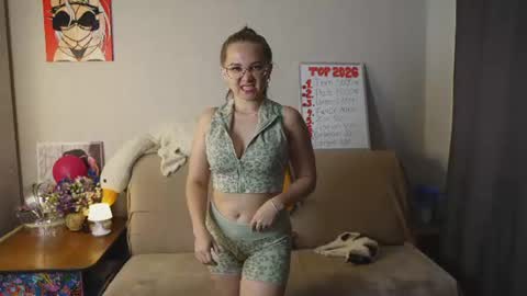 Mia online show from 08-02-26, 07:12