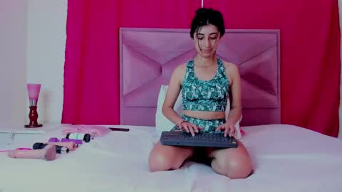 Snapshot of emmawillliams chatting on 01-23-25, 04:26 Emma online show from 01-23-25, 04:26