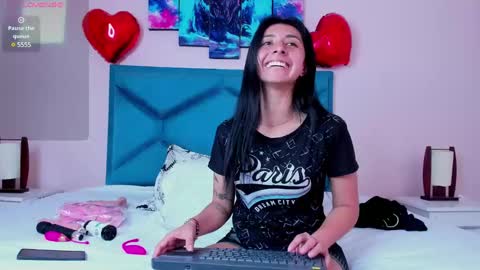 Snapshot of emmawillliams chatting on 02-17-25, 04:15 Emma online show from 02-17-25, 04:15