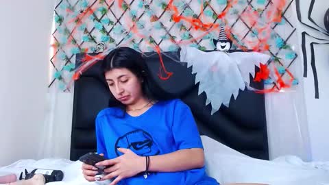 Snapshot of emmawillliams chatting on 10-14-25, 04:08 Emma online show from 10-14-25, 04:08