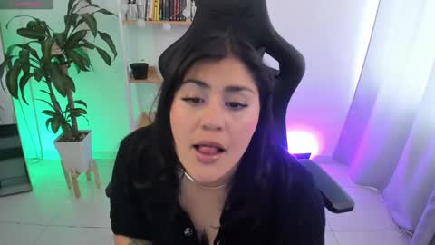 Snapshot of emmax_x chatting on 11-24-25, 05:23 EMMA online show from 11-24-25, 05:23