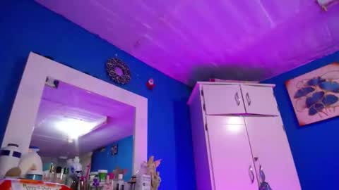 Snapshot of emmaxx7 chatting on 01-08-26, 08:33 Emma online show from 01-08-26, 08:33